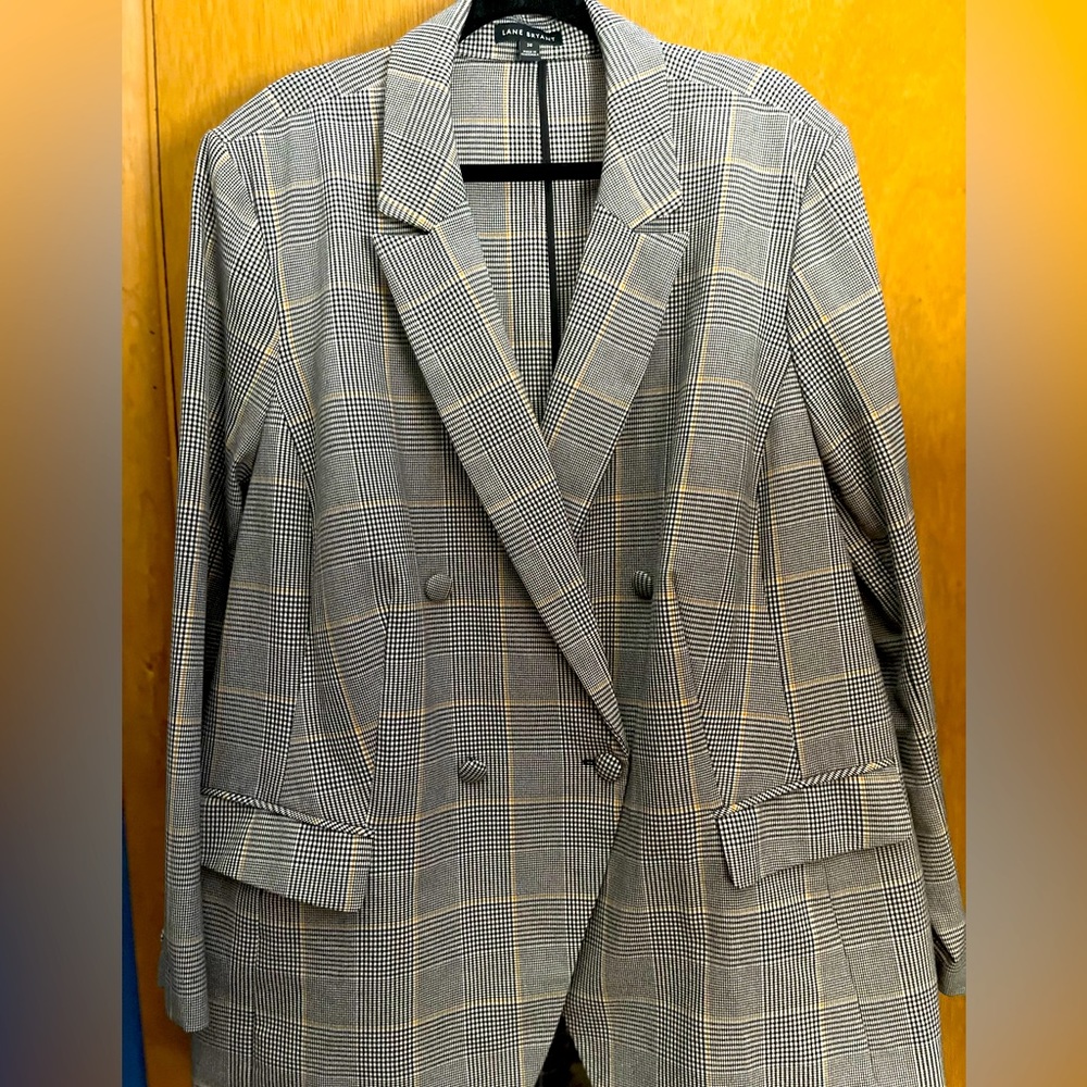 Black, white and yellow plaid. Shell: polyester rayon spandex; Lining polyester.